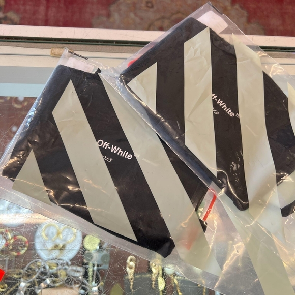 Off-White mask - Picture 1 of 2